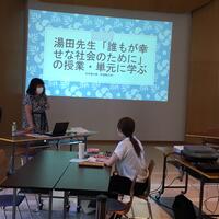 秋田先生（左）の講話